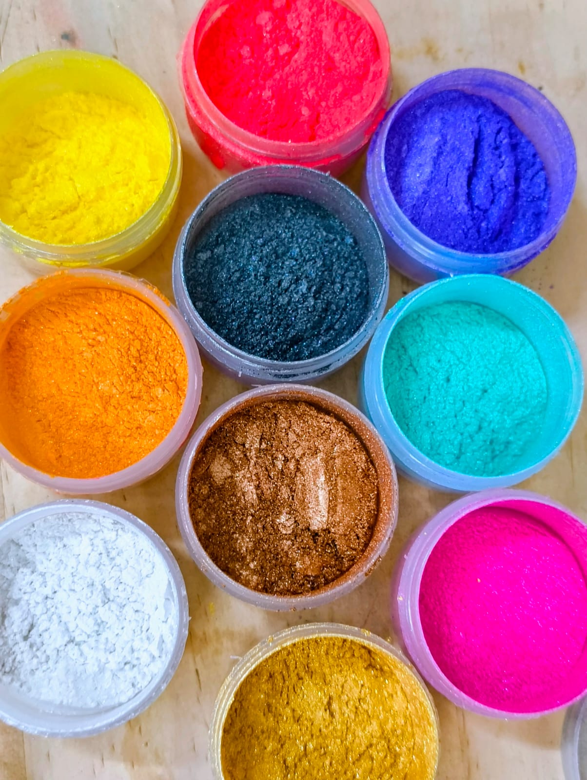 Playful Magenta Metallic Pigment - Image 2